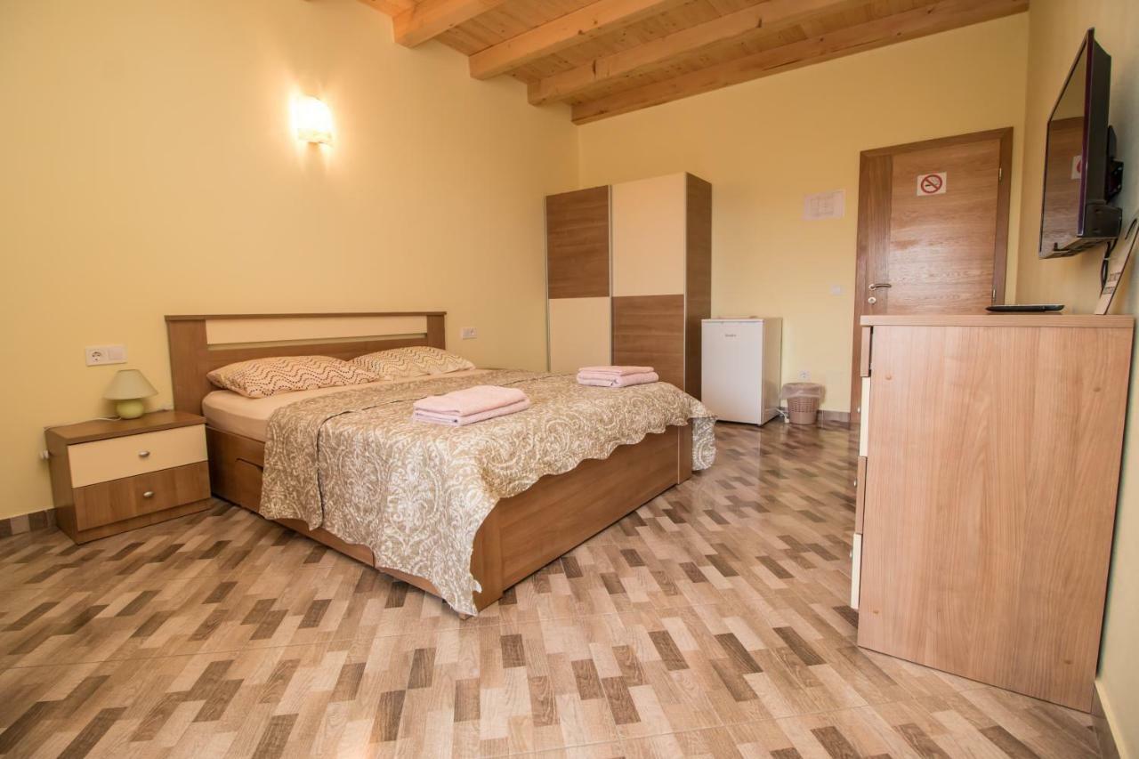 Nice Place Ровинь Экстерьер фото